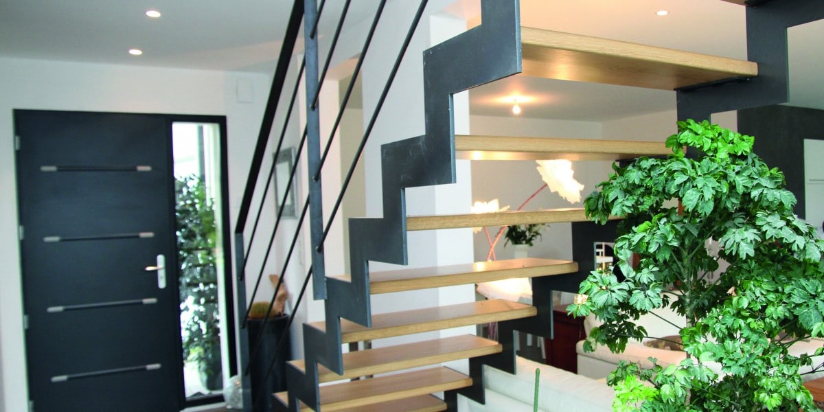 Escalier en kit réalisé en métal et bois