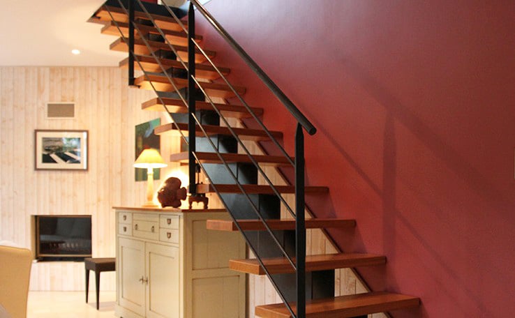 Escalier mixte réalisé avec du métal et du bois