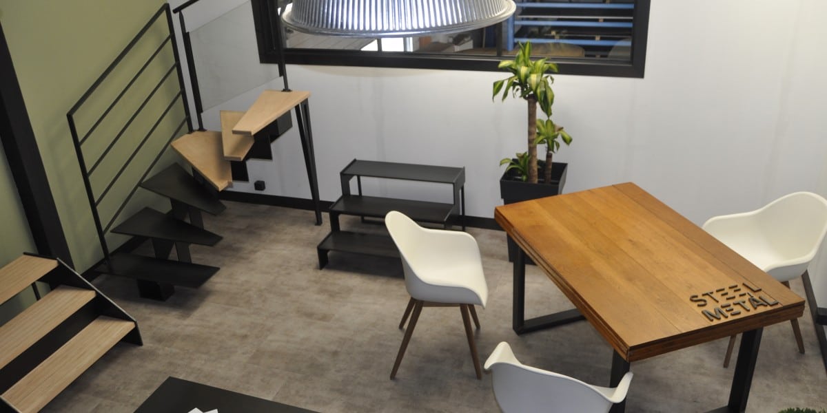 showroom steel metal vue en hauteur