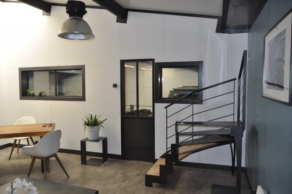 showroom steel metal vue de l'intérieur