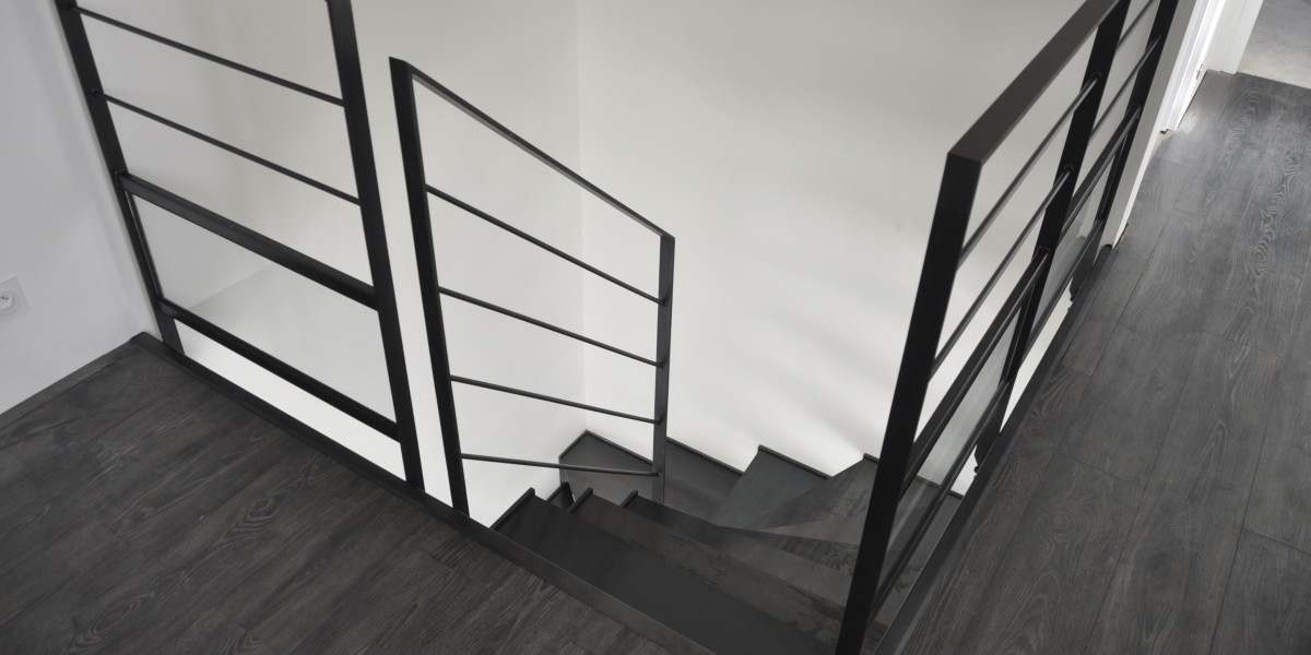 escalier en métal dans le morbihan vu d'en haut